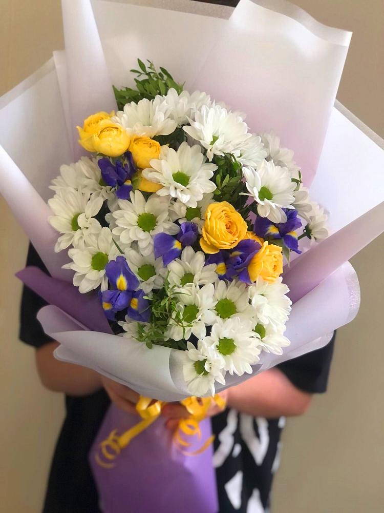 Букет цветов из: Ирисы, Хризантемы и Розы в Пречистое