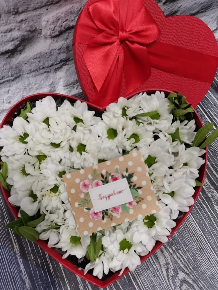 Цветочная композиция из Хризантемы в виде сердца в Пречистое