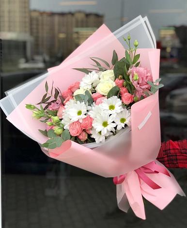 Букет цветов из: Розы, Лизиантусы и Хризантемы в Пречистое